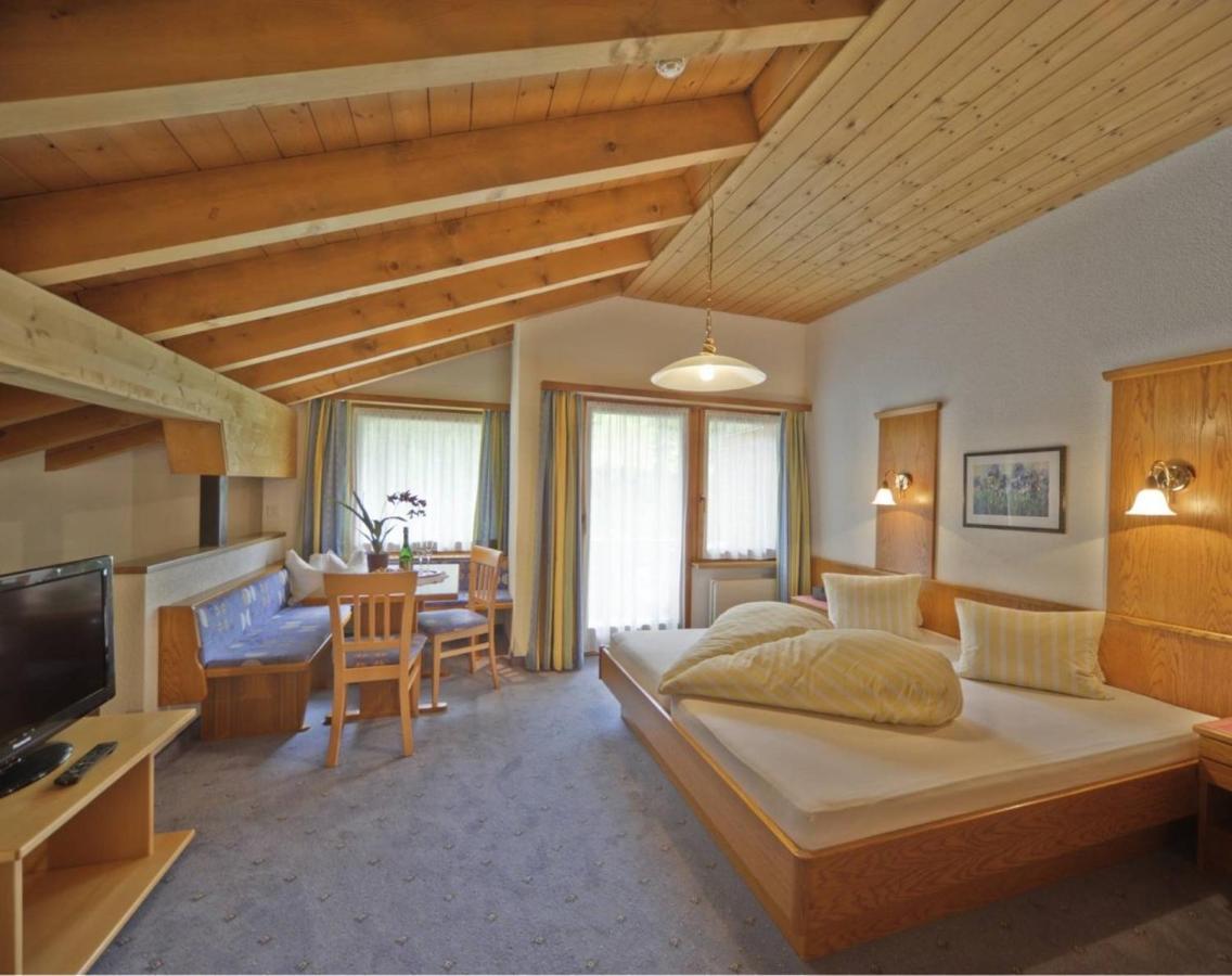 Soliva Hotel & Apartments Самнаун Екстериор снимка